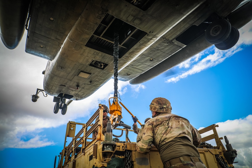 Joint Air Assault - Marines and 25th Infantry Division Artillery Soldiers