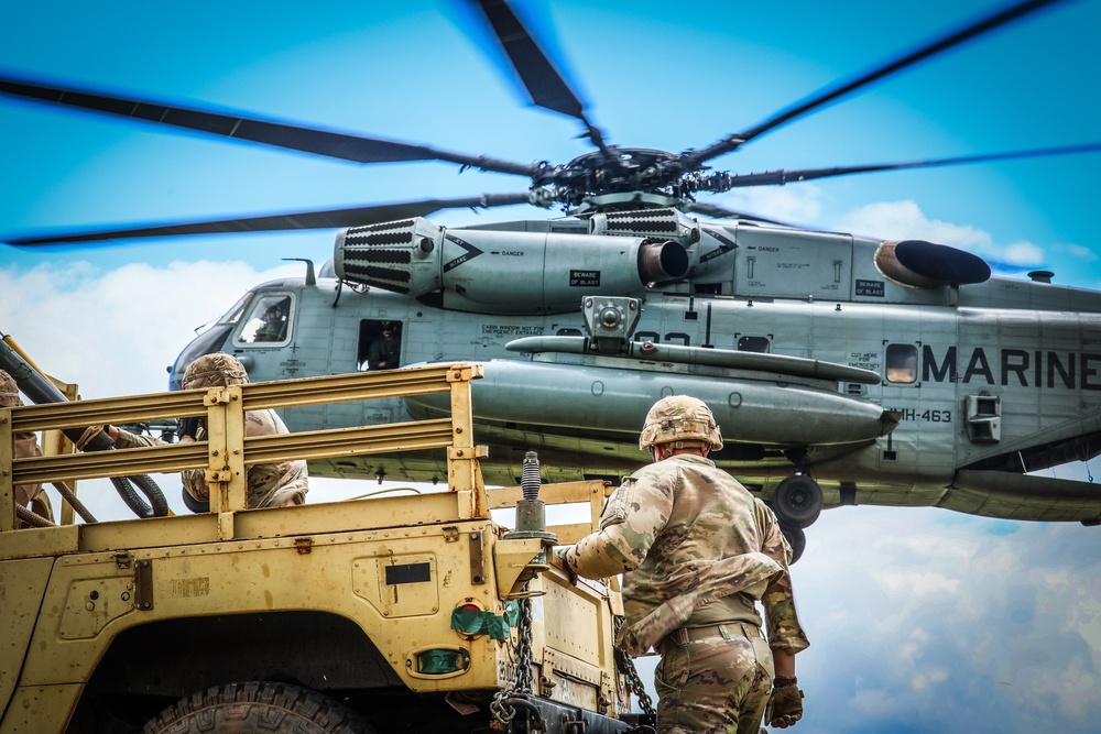 Joint Air Assault - Marines and 25th Infantry Division Artillery Soldiers