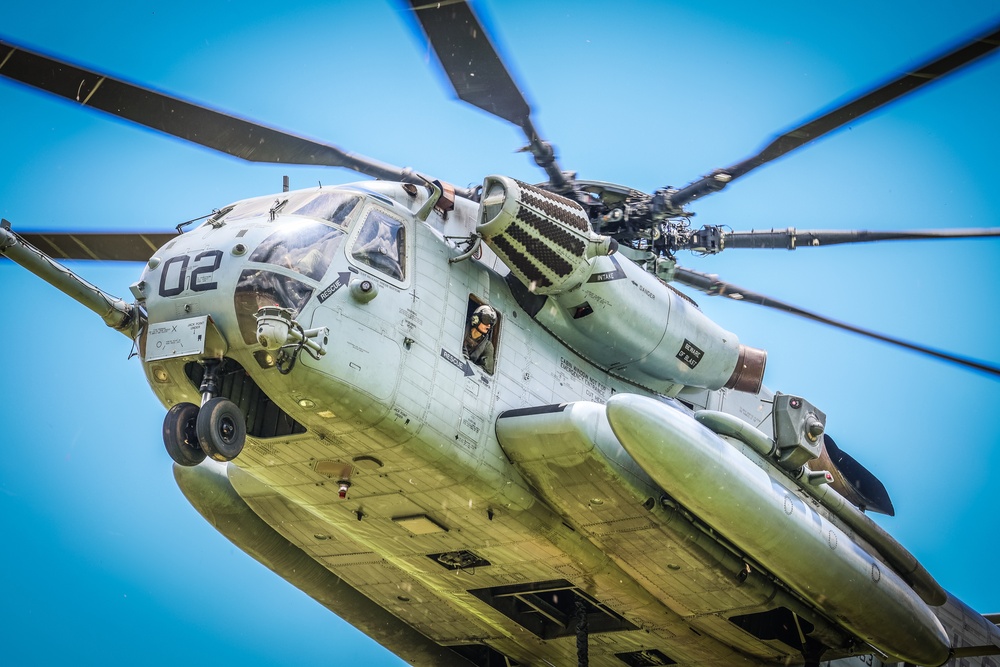 Joint Air Assault - Marines and 25th Infantry Division Artillery Soldiers