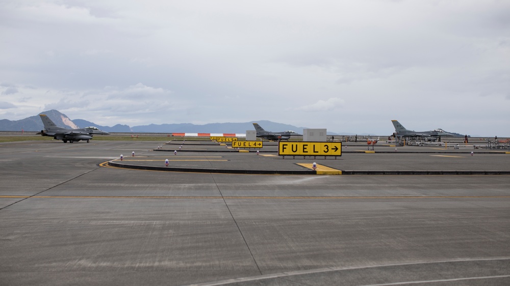 Taking Fuel: MWSS-171 refuels USAF F-16sTaking Fuel