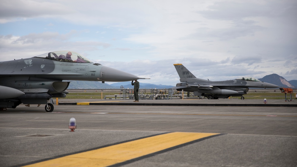 Taking Fuel: MWSS-171 refuels USAF F-16s