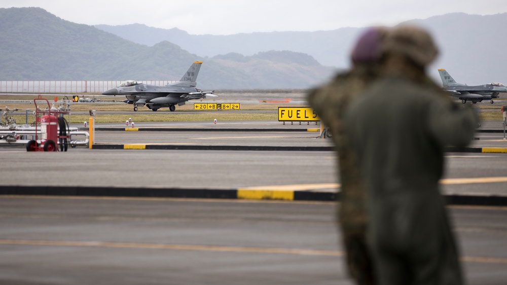 Taking Fuel: MWSS-171 refuels USAF F-16s