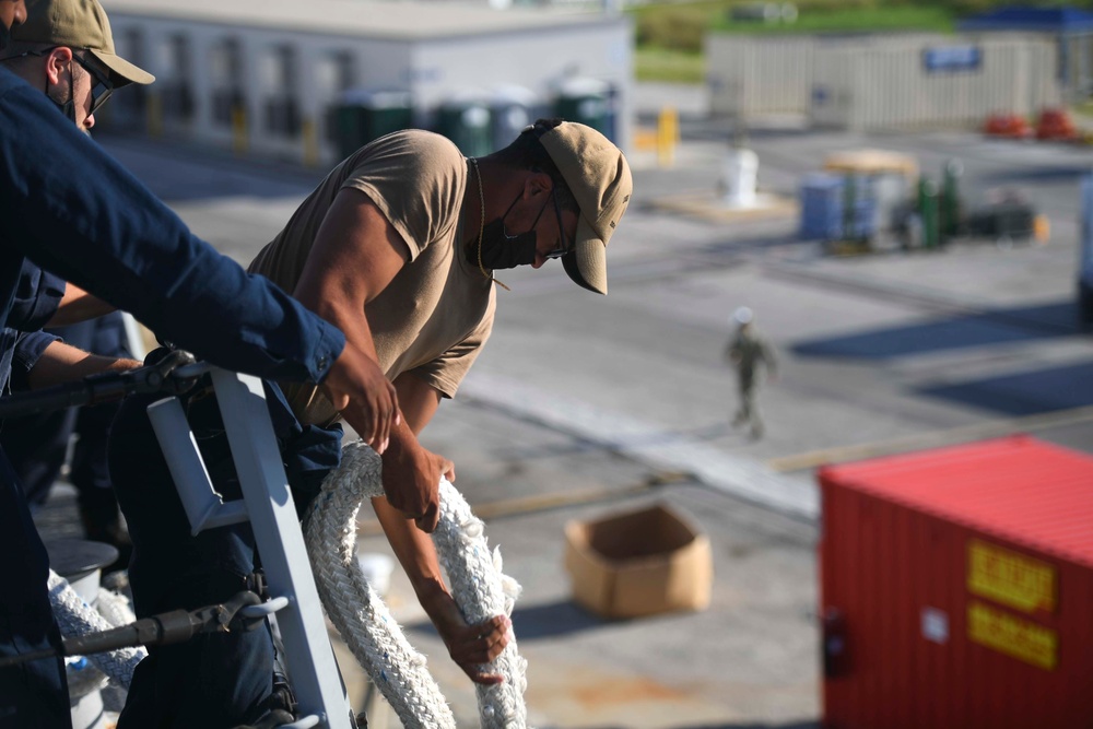 Sailors Assigned to USS Farragut Practice Conducting a Heavy Weather Moor as Part of Hurricane Exercise (HURREX) 2021