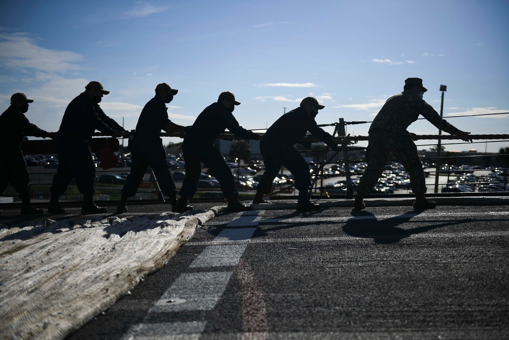 Sailors Assigned to USS Farragut Practice Conducting a Heavy Weather Moor as Part of Hurricane Exercise (HURREX) 2021