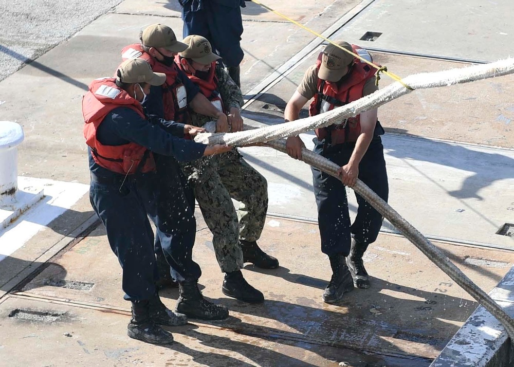 Sailors Assigned to USS Farragut Practice Conducting a Heavy Weather Moor as Part of Hurricane Exercise (HURREX) 2021