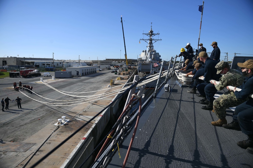 Sailors Assigned to USS Farragut Practice Conducting a Heavy Weather Moor as Part of Hurricane Exercise (HURREX) 2021