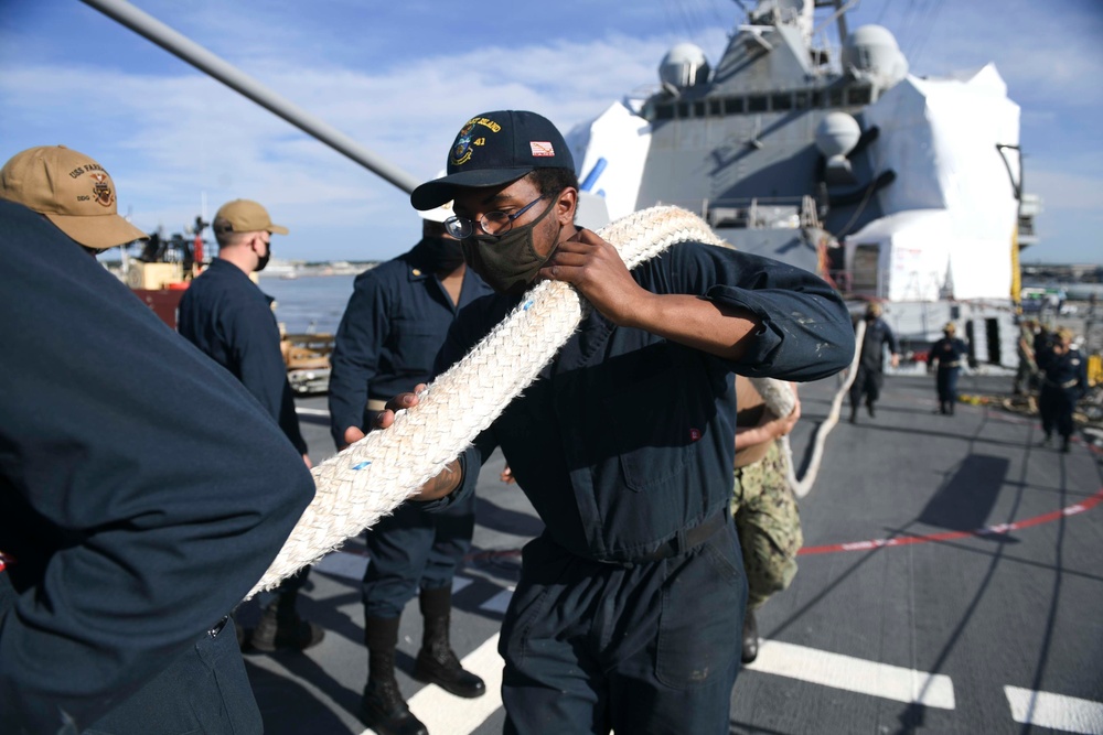 Sailors Assigned to USS Farragut Practice Conducting a Heavy Weather Moor as Part of Hurricane Exercise (HURREX) 2021