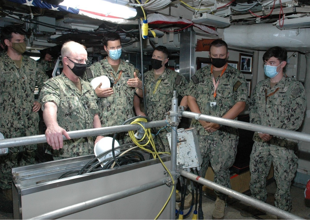 Commander, Submarine Forces Visits  USS Tennessee (SSBN 734)