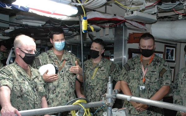 Commander, Submarine Forces Visits  USS Tennessee (SSBN 734)