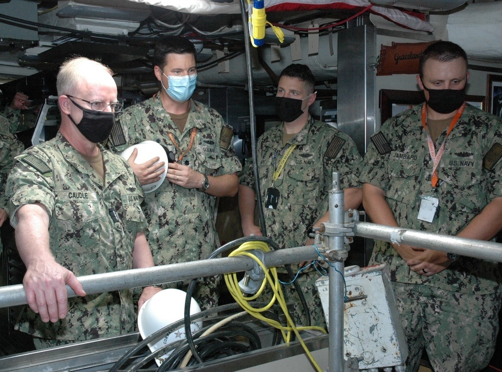 Commander, U.S. Submarine Forces Visits USS Tennessee (SSBN 734)