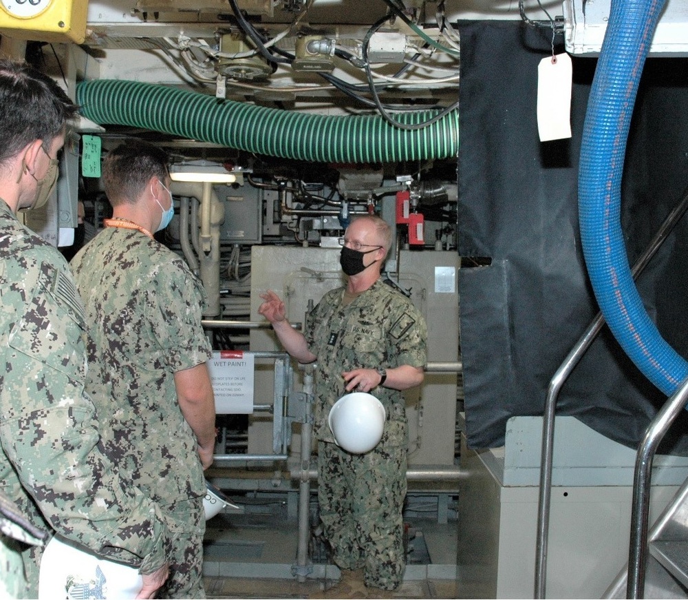 Commander, U.S. Submarine Forces Visit USS Tennessee (SSBN 734)