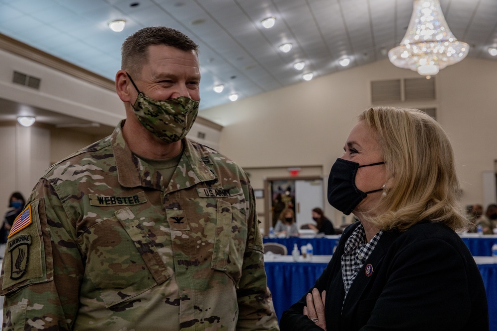 Congressional Delegation Visits Fort Hood