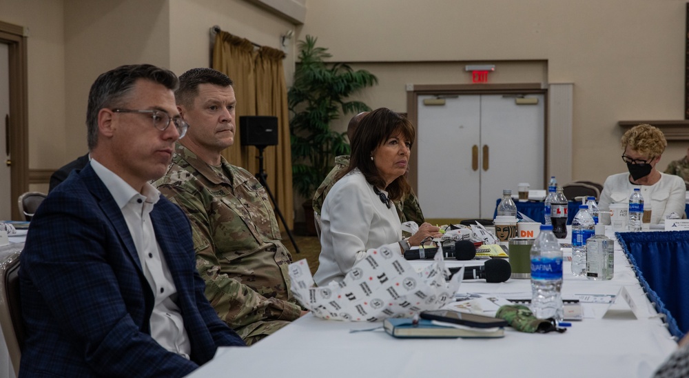 Congressional Delegation Visits Fort Hood