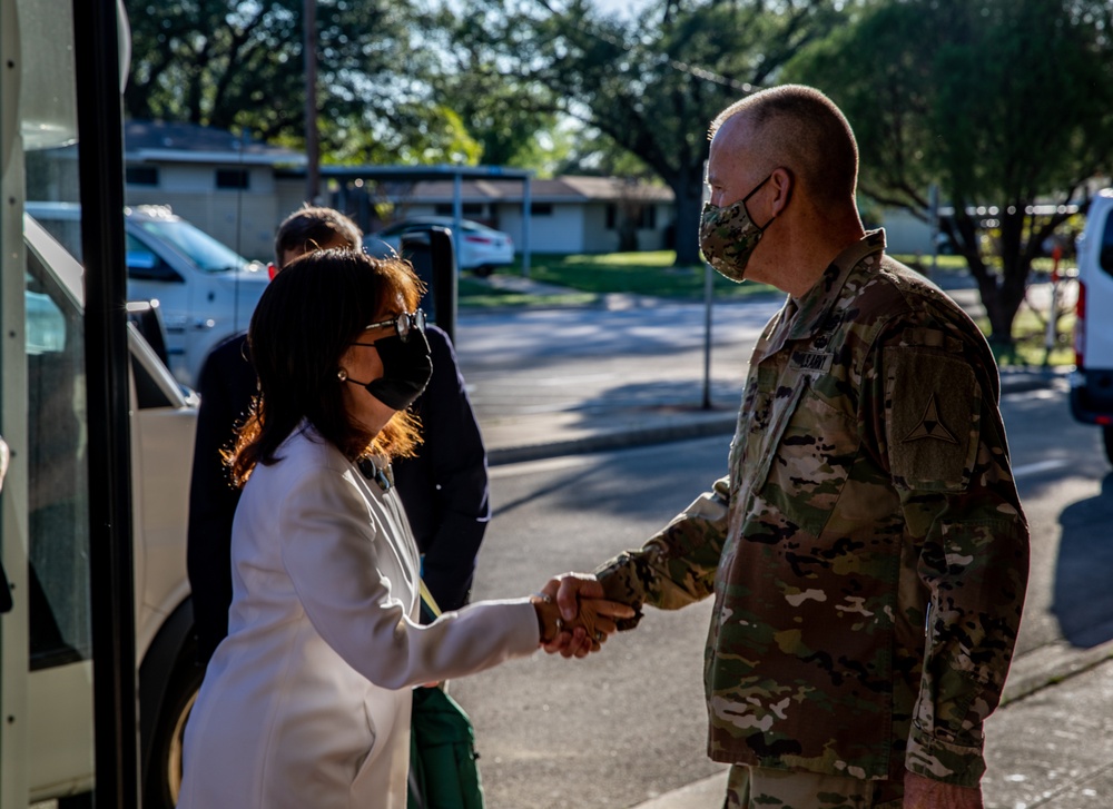 Congressional Delegation Visits Fort Hood