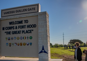 Congressional Delegation Visits Fort Hood