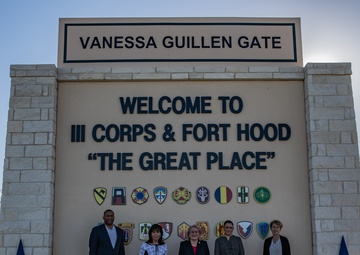 Congressional Delegation Visits Fort Hood
