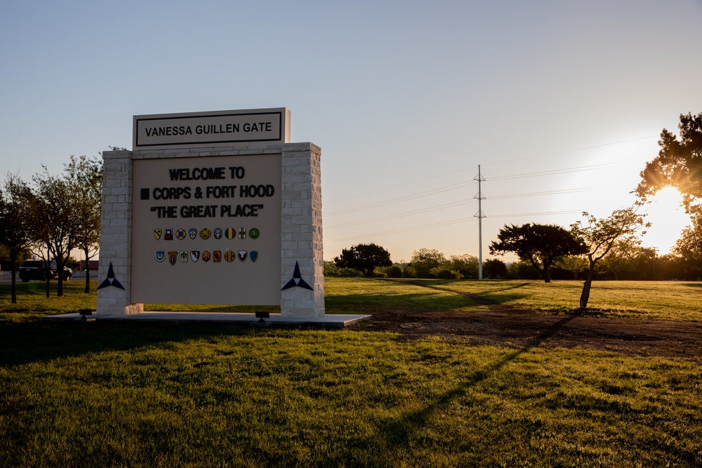 Congressional Delegation Visits Fort Hood