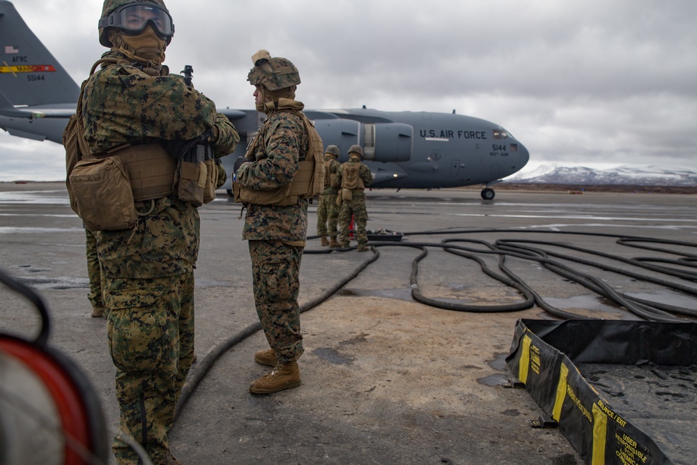 15th MEU Marines receive fuel from Air Force C-17 at FARP during Northern Edge 21