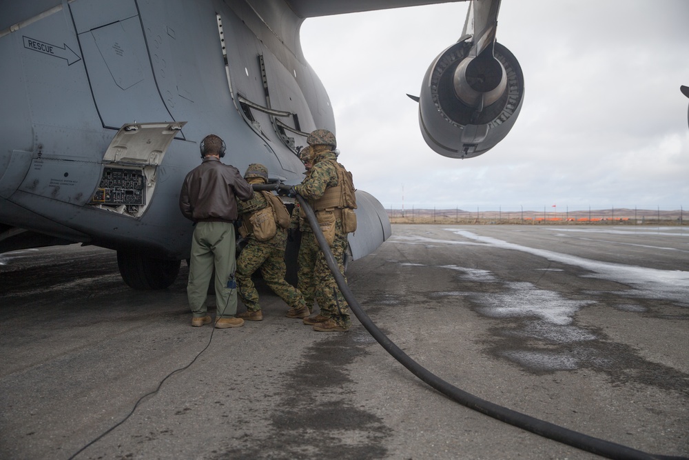 15th MEU Marines receive fuel from Air Force C-17 at FARP during Northern Edge 21