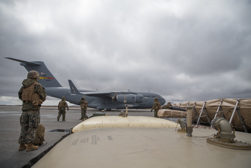 15th MEU Marines receive fuel from Air Force C-17 at FARP during Northern Edge 21