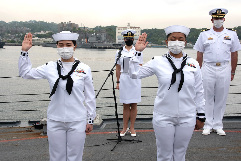 USCIS Naturalization Ceremony onboard USS Mustin (DDG 89)