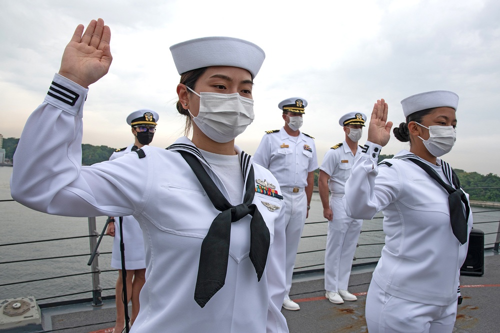 USCIS Naturalization Ceremony onboard USS Mustin (DDG 89)