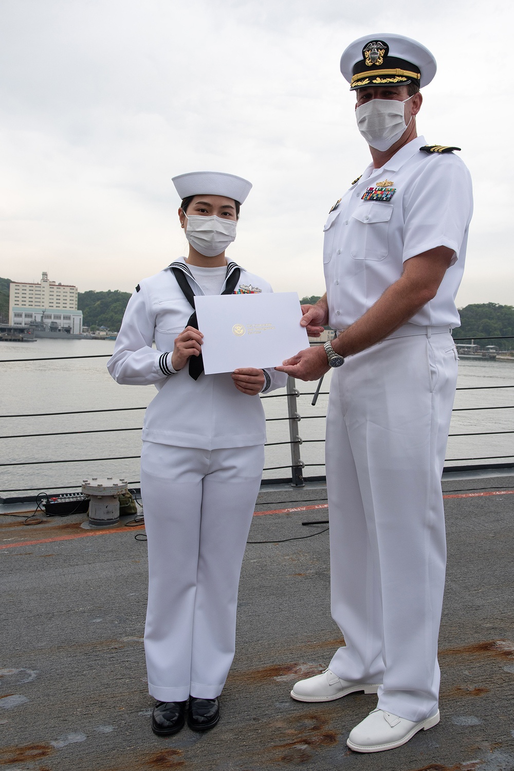 USCIS Naturalization Ceremony onboard USS Mustin (DDG 89)