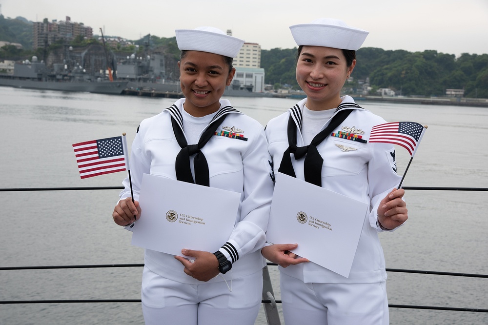 USCIS Naturalization Ceremony onboard USS Mustin (DDG 89)