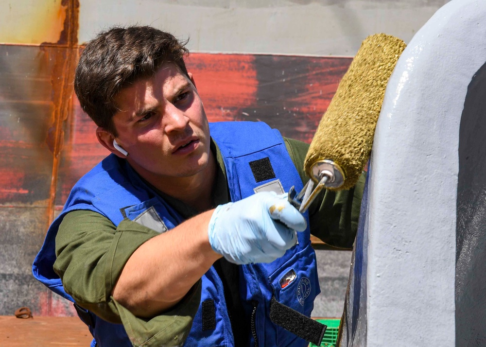 USS Hershel &quot;Woody&quot; Williams maintenance in Croatia
