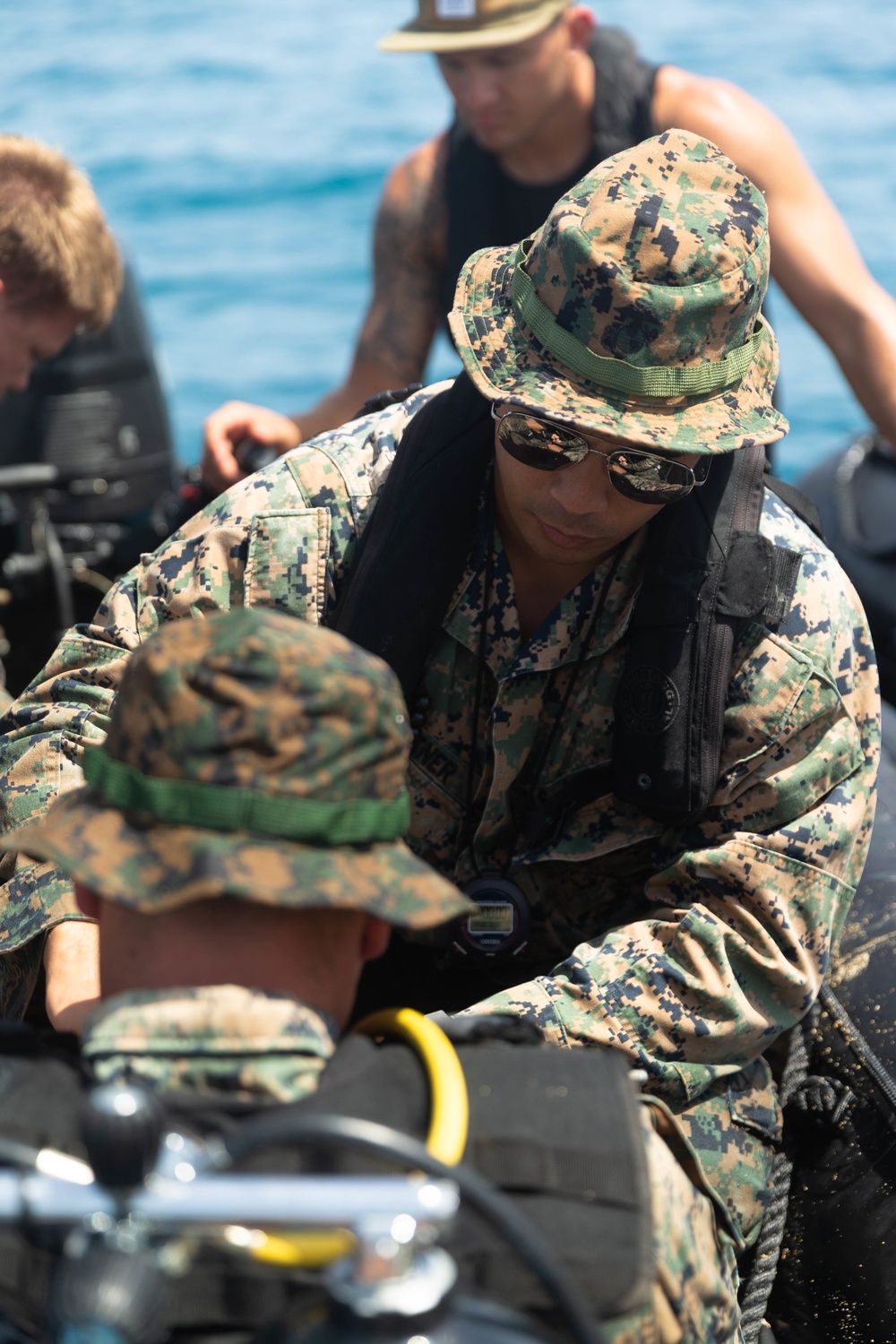 Force Reconnaissance Platoon Conducts Combat Divers Course