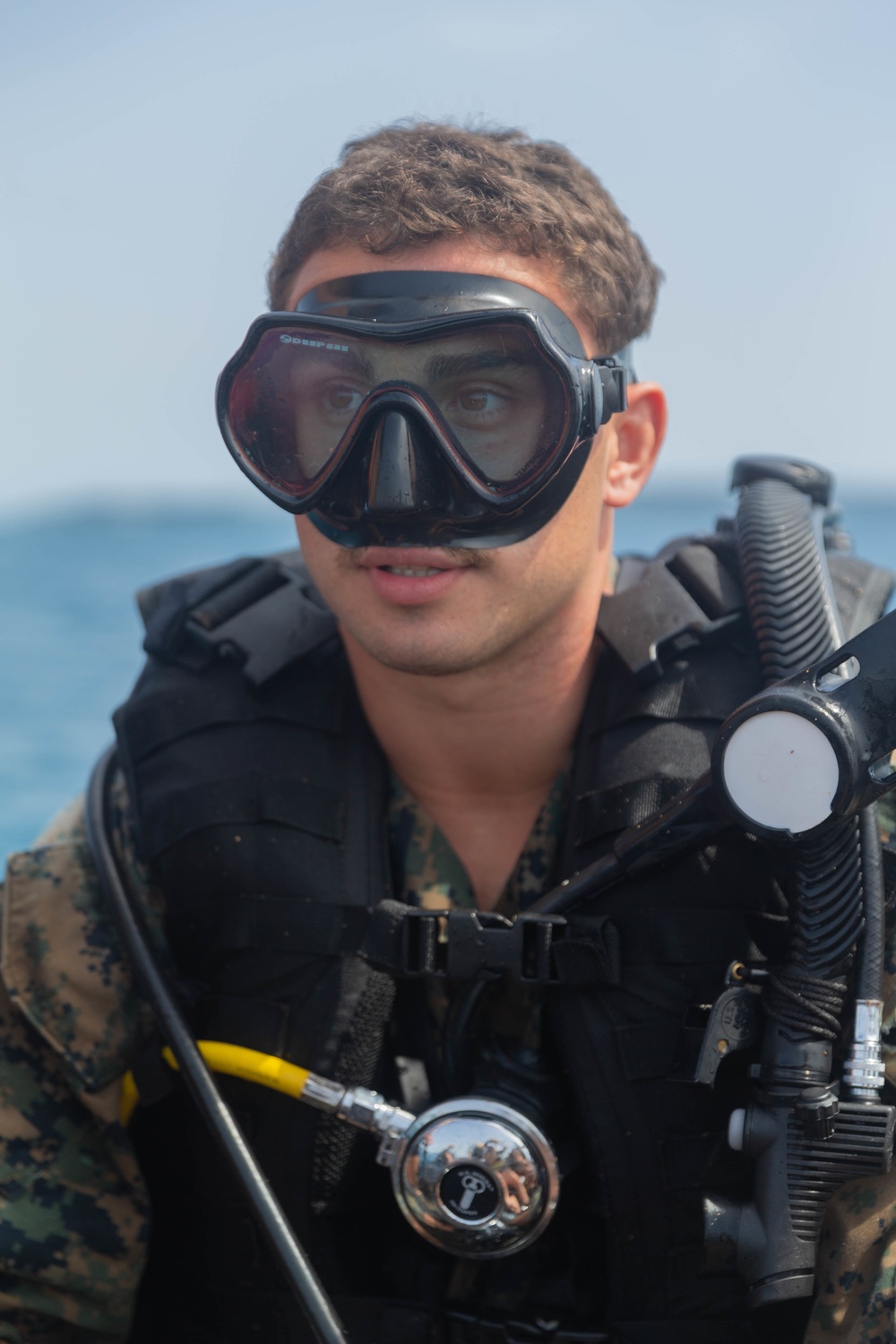 Force Reconnaissance Platoon Conducts Combat Divers Course