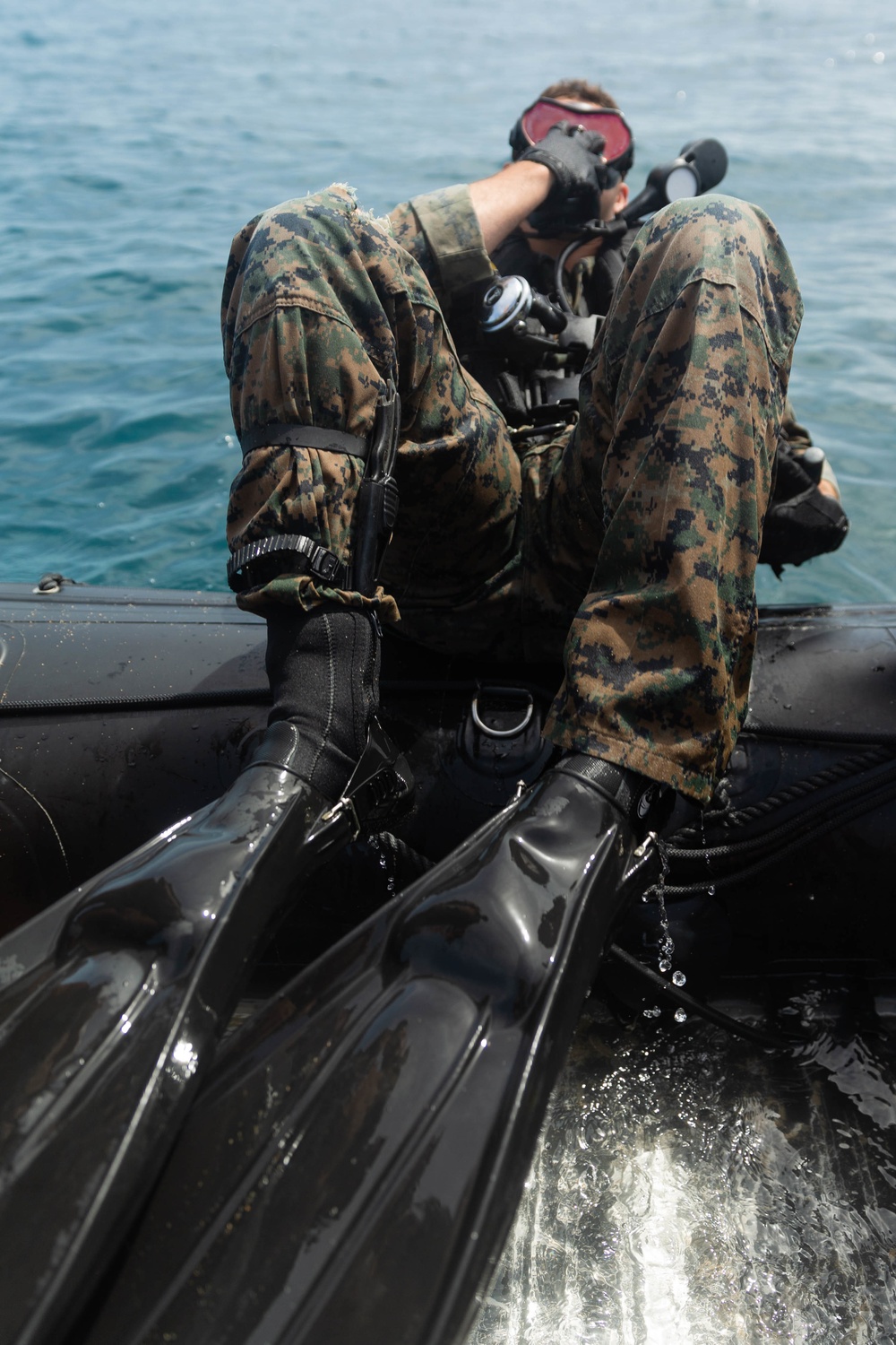 Force Reconnaissance Platoon Conducts Combat Divers Course