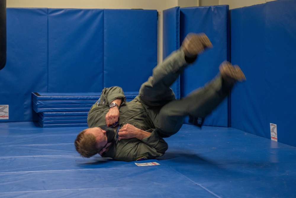 SERE instructors teach Emergency Parachute Training