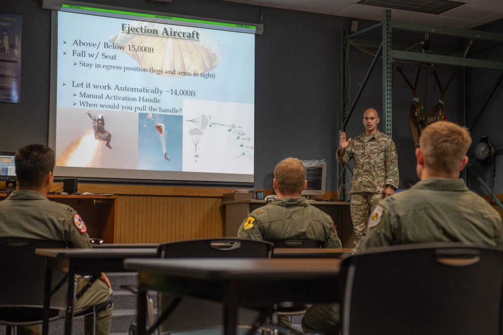 SERE instructors teach Emergency Parachute Training