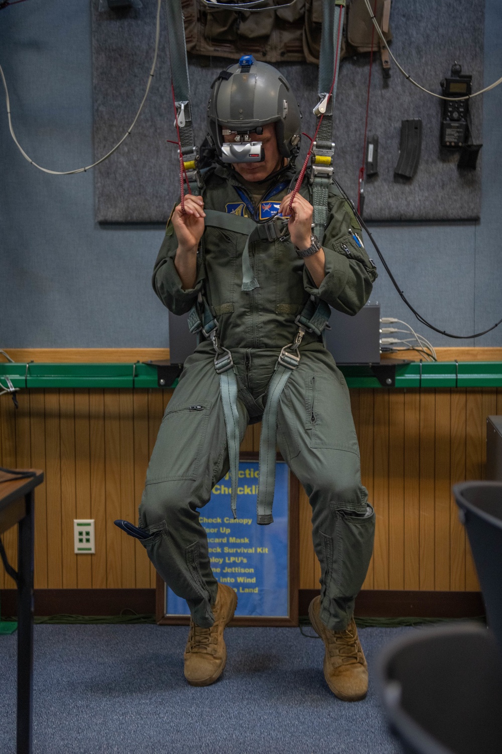 SERE instructors teach Emergency Parachute Training