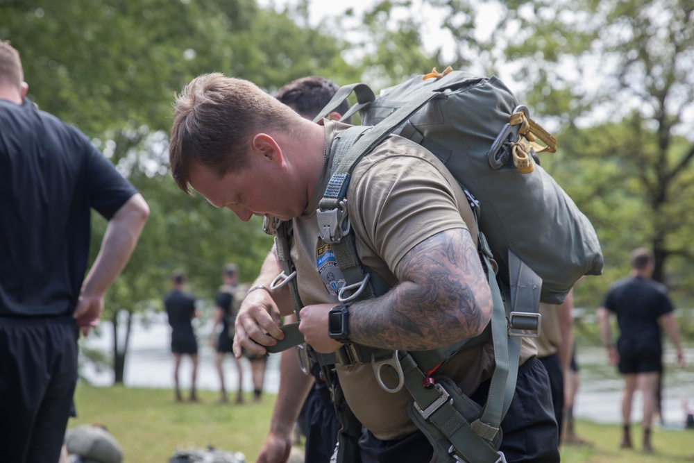 5TH RANGER TRAINING BATTALION WATER JUMP