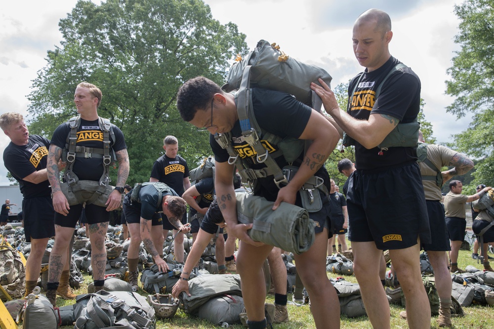 5TH RANGER TRAINING BATTALION WATER JUMP