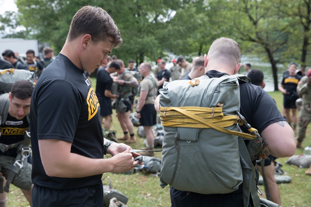 5TH RANGER TRAINING BATTALION WATER JUMP