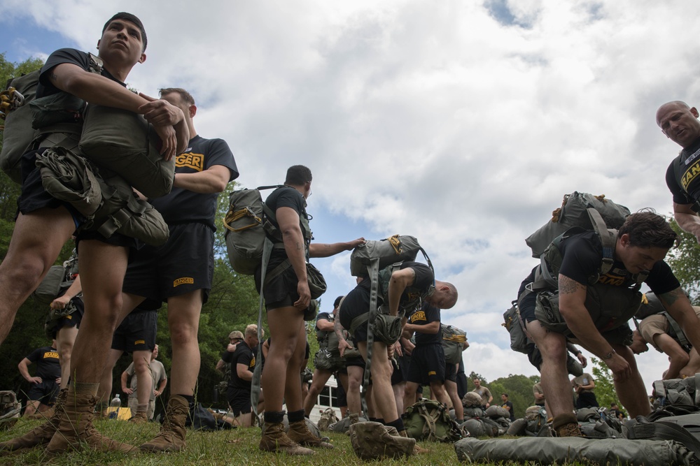 5TH RANGER TRAINING BATTALION WATER JUMP