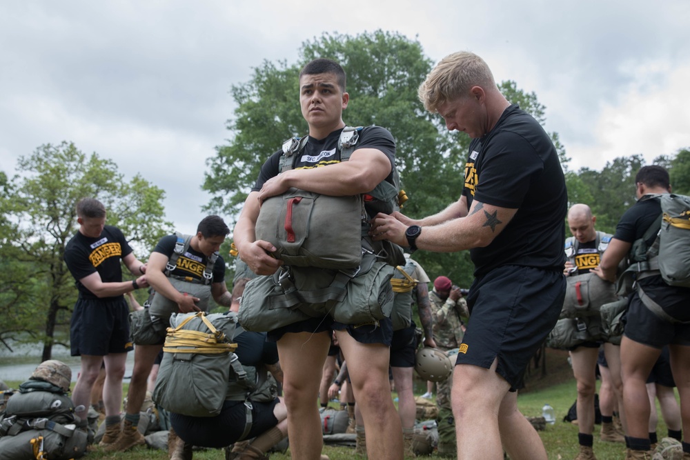 5TH RANGER TRAINING BATTALION WATER JUMP