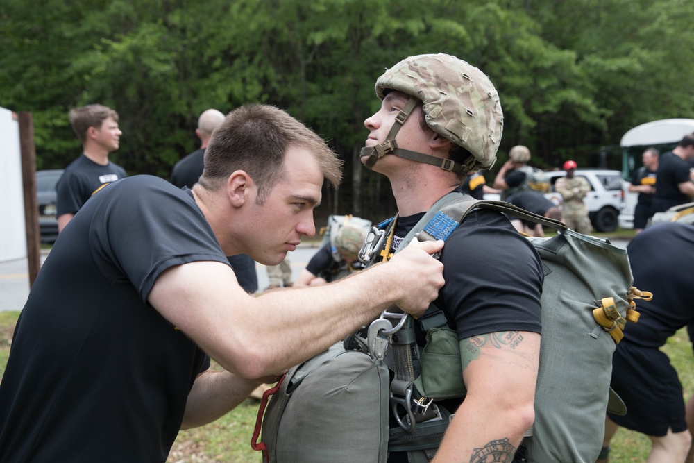 5TH RANGER TRAINING BATTALION WATER JUMP