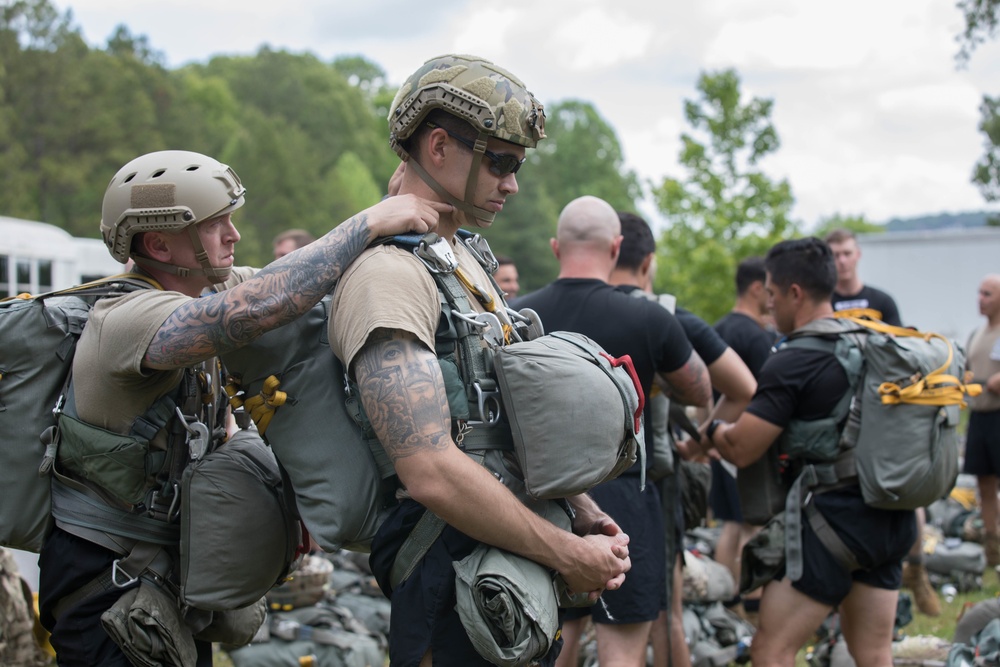 5TH RANGER TRAINING BATTALION WATER JUMP