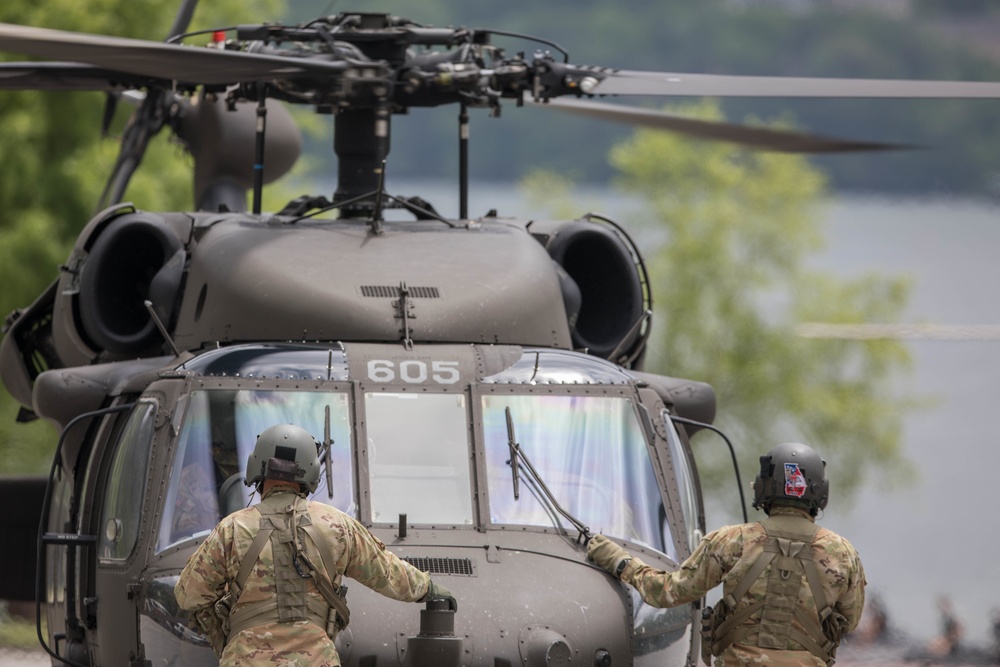 5TH RANGER TRAINING BATTALION WATER JUMP