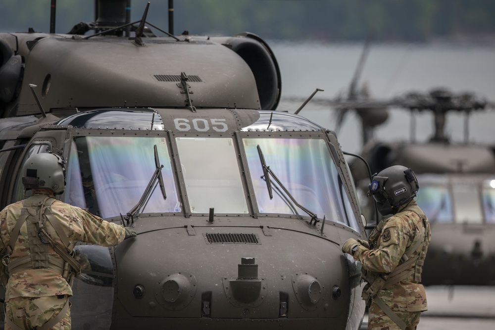 5TH RANGER TRAINING BATTALION WATER JUMP