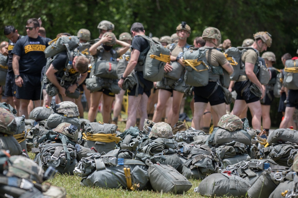 5TH RANGER TRAINING BATTALION WATER JUMP