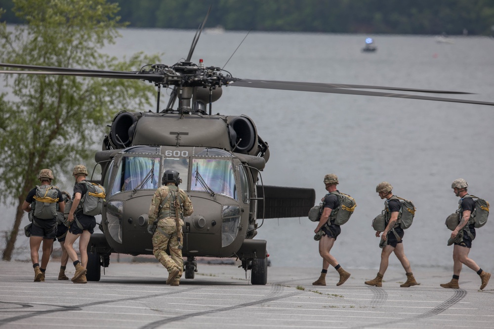 5TH RANGER TRAINING BATTALION WATER JUMP