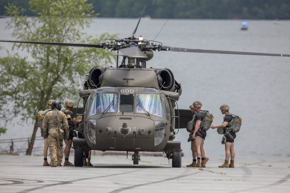 5TH RANGER TRAINING BATTALION WATER JUMP