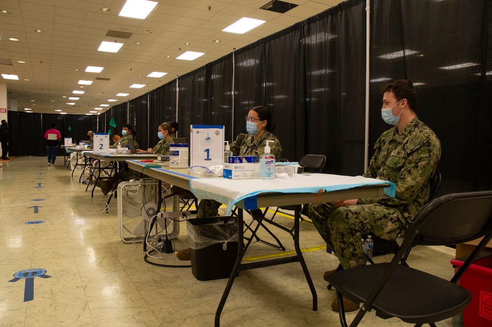 U.S. Navy Sailors Support COVID-19 Community Vaccination