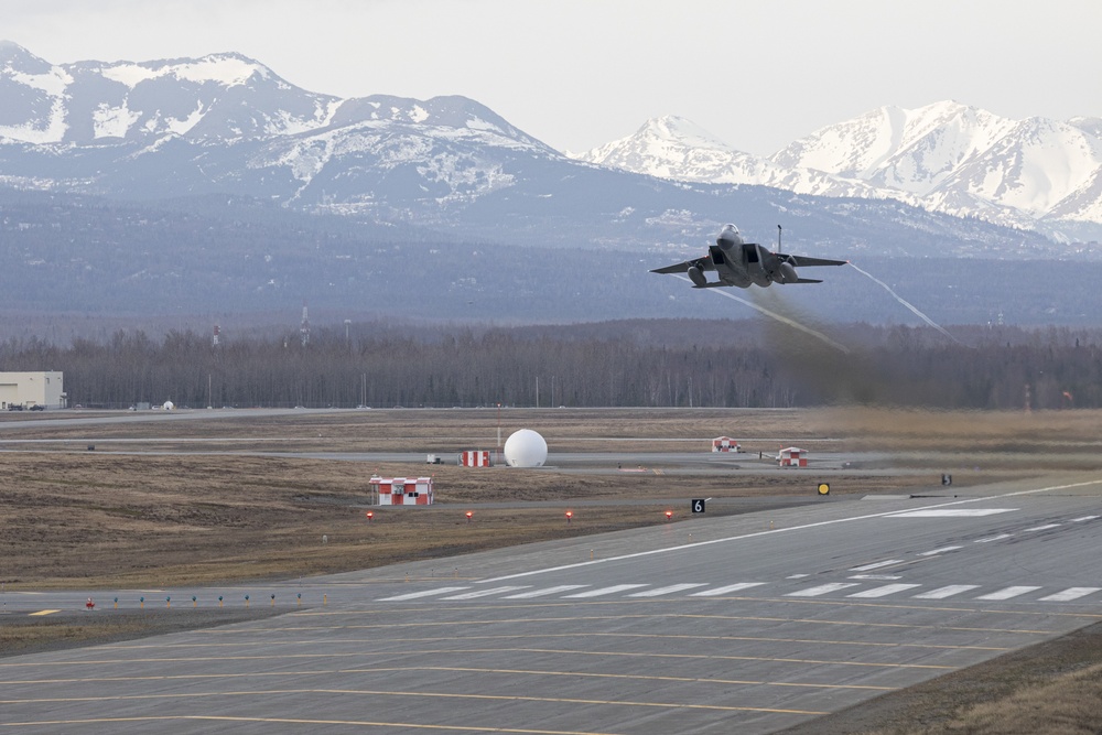 Beauty and power combine in Alaskan Northern Edge 2021 F-15 take off