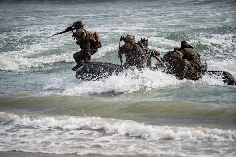 11th MEU ADRD conducts amphibious assault training